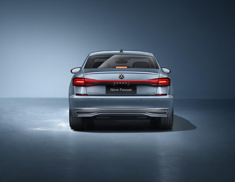  Volkswagen Passat 330 TSI with Star Grill 2021 года  (CN) (фото 4 из 14)